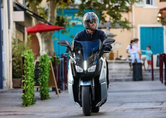 Comparaison-des-coûts-de-possession-moto-électrique-vs-moto-à-essence araiparadise